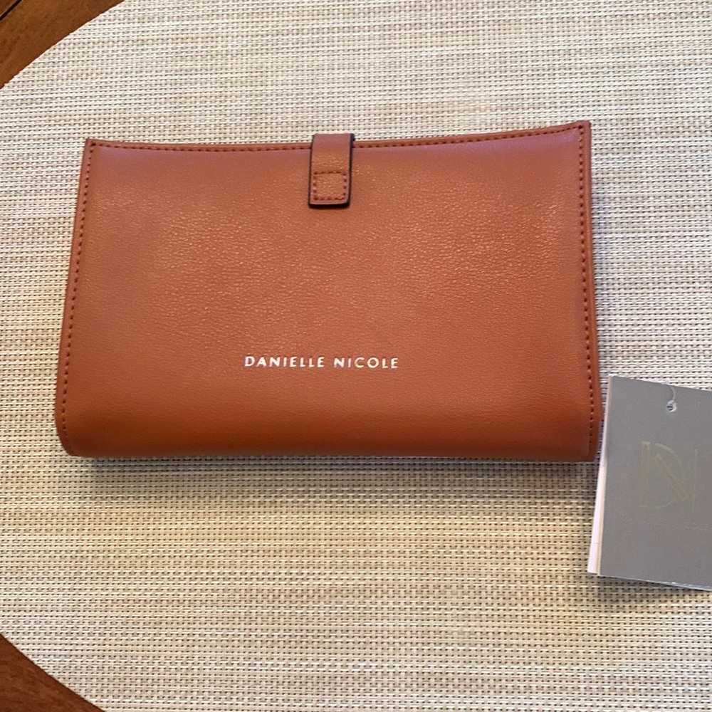 Danielle Nicole Everley Wallet